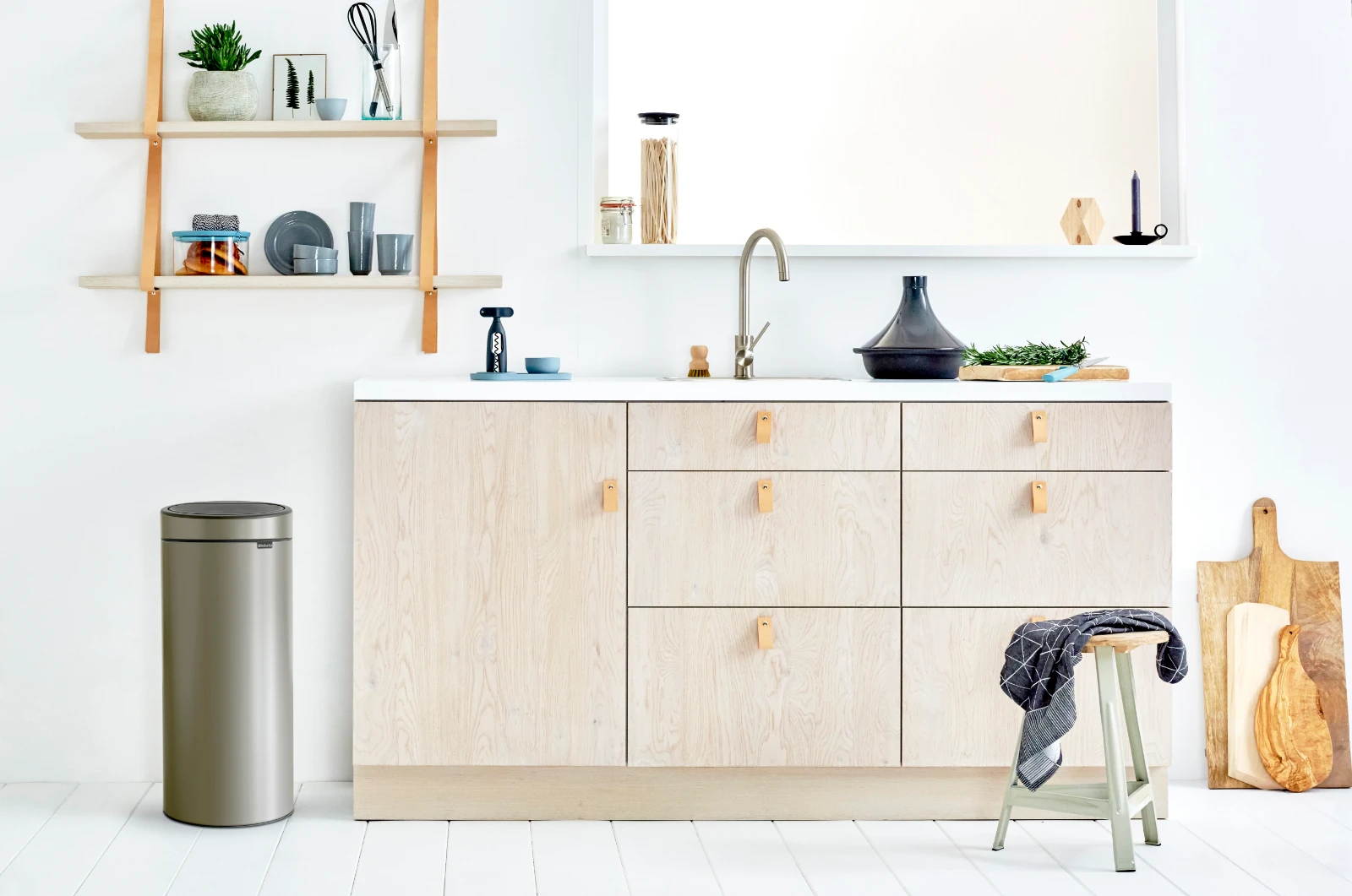 Brabantia Afvalemmer Touch Bin 30L - platinum