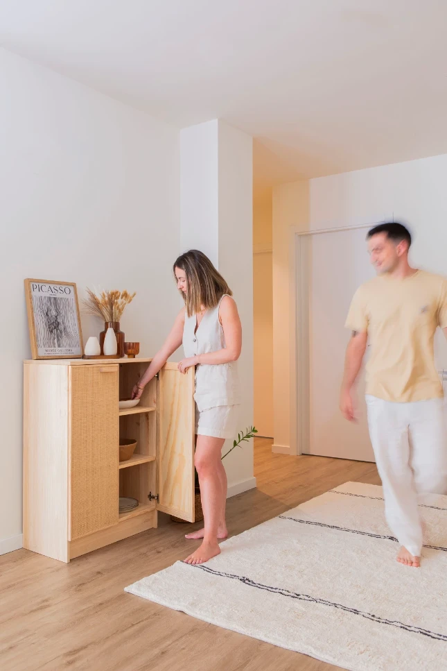 Astigarraga Dressoir van hout en natuurlijk raffia