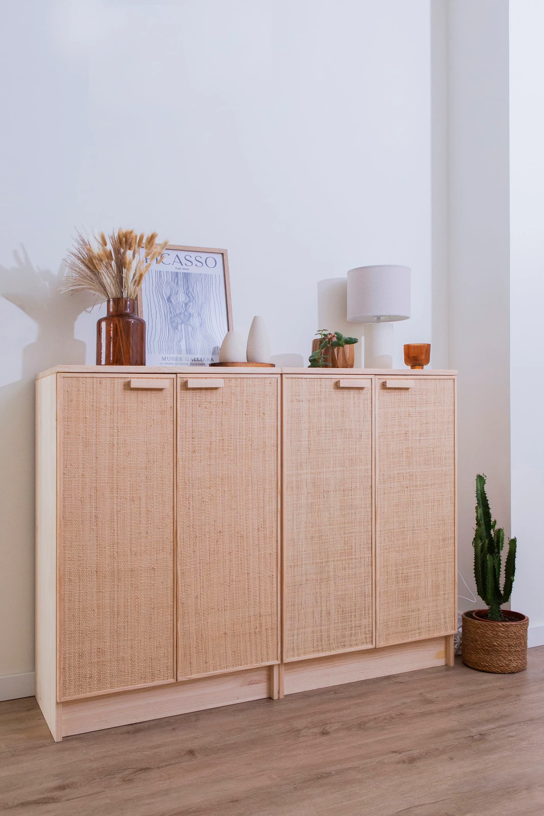Astigarraga Dressoir van hout en natuurlijk raffia