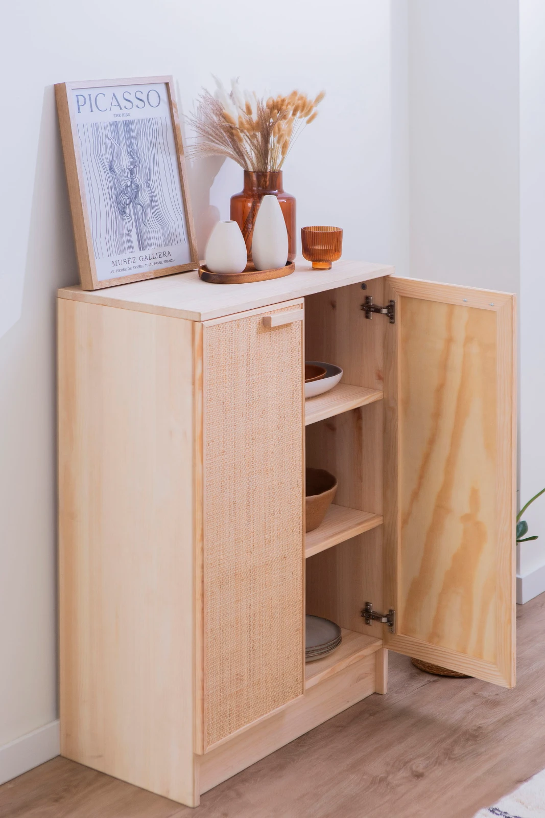 Astigarraga Dressoir van hout en natuurlijk raffia