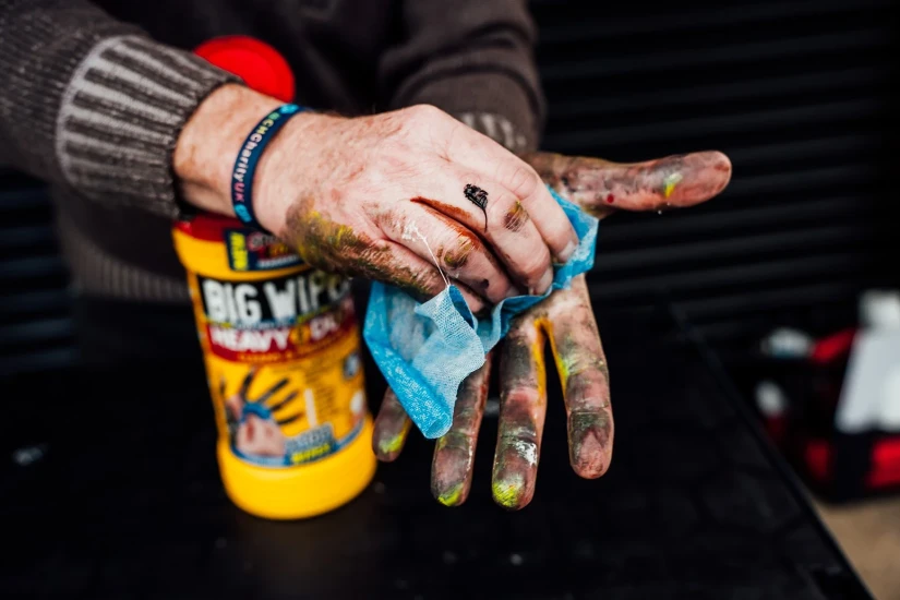 Big Wipes - 
Heavy Duty - Tube met 100 industriële doekjes