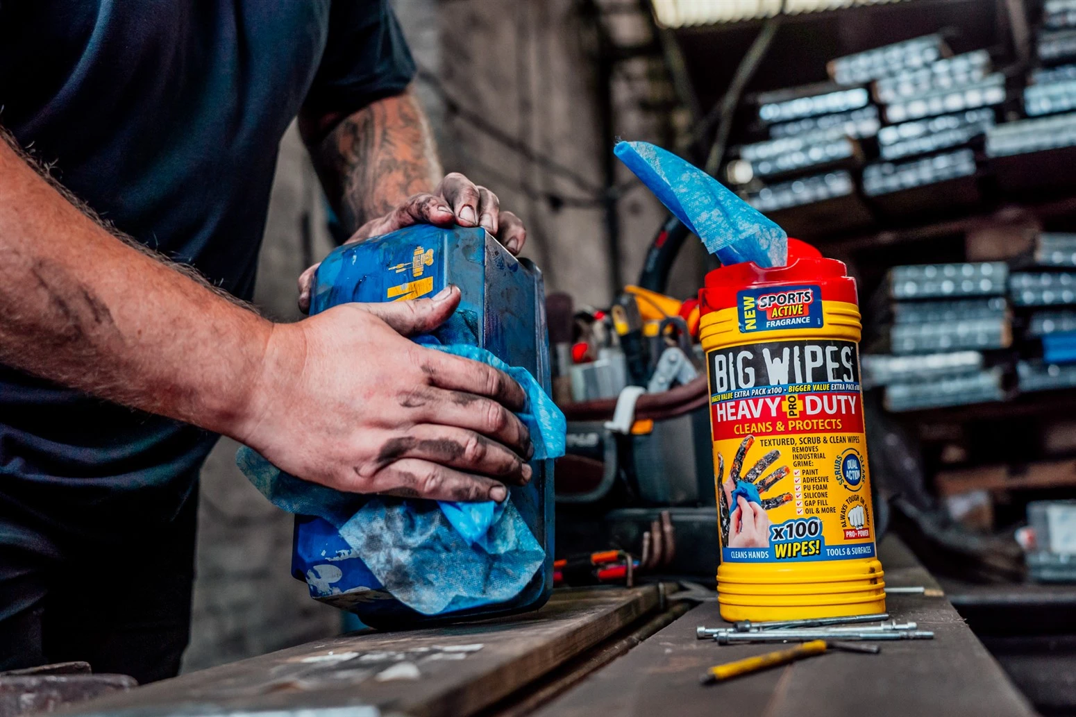 Big Wipes - 
Heavy Duty - Tube met 100 industriële doekjes