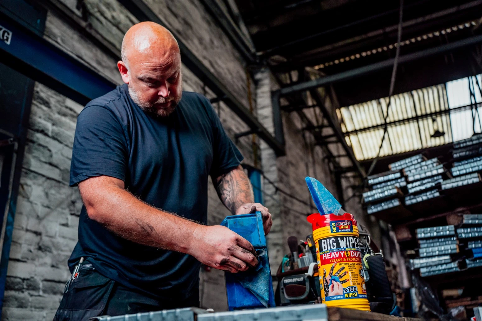 Big Wipes - 
Heavy Duty - Tube met 100 industriële doekjes