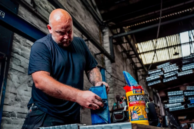 Big Wipes - 
Heavy Duty - Tube met 100 industriële doekjes