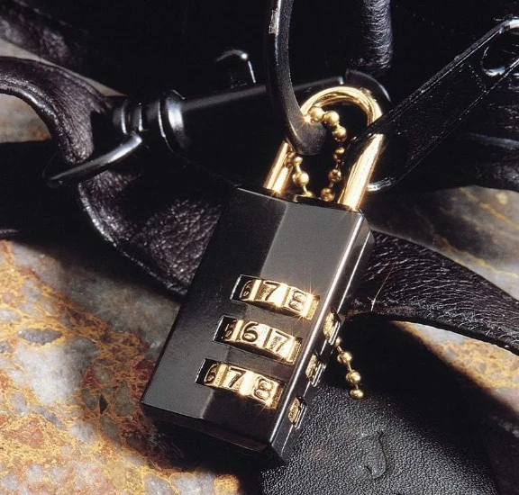 MasterLock Hangslot 30mm met cijfercombinatie - zwart vinyl