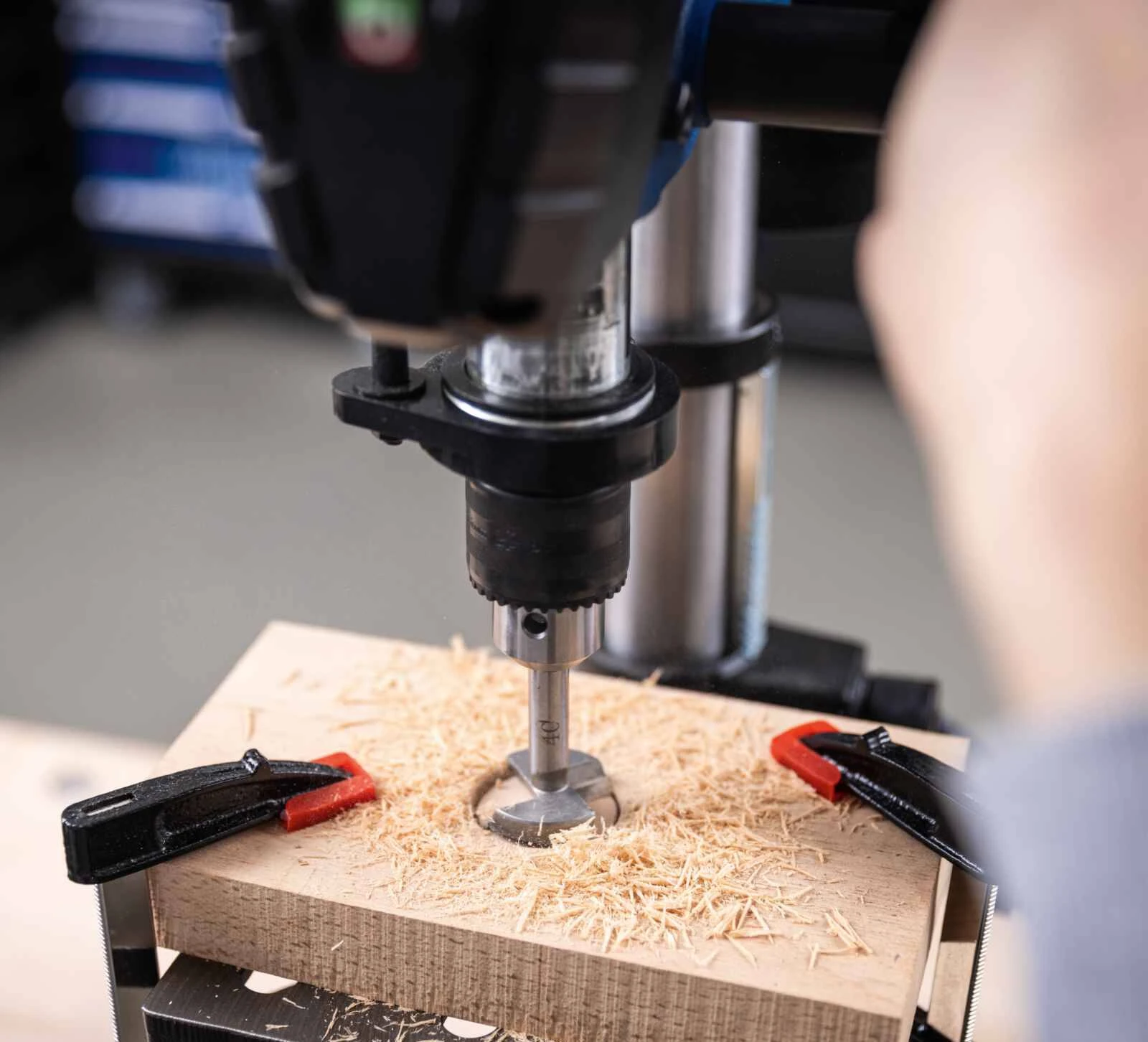 Scheppach TBM250 Tafelboormachine 550W - Kolomboormachine met 13 mm Boorkop, 50 mm Boordiepte en Variabele Snelheid 510-2430 t/min