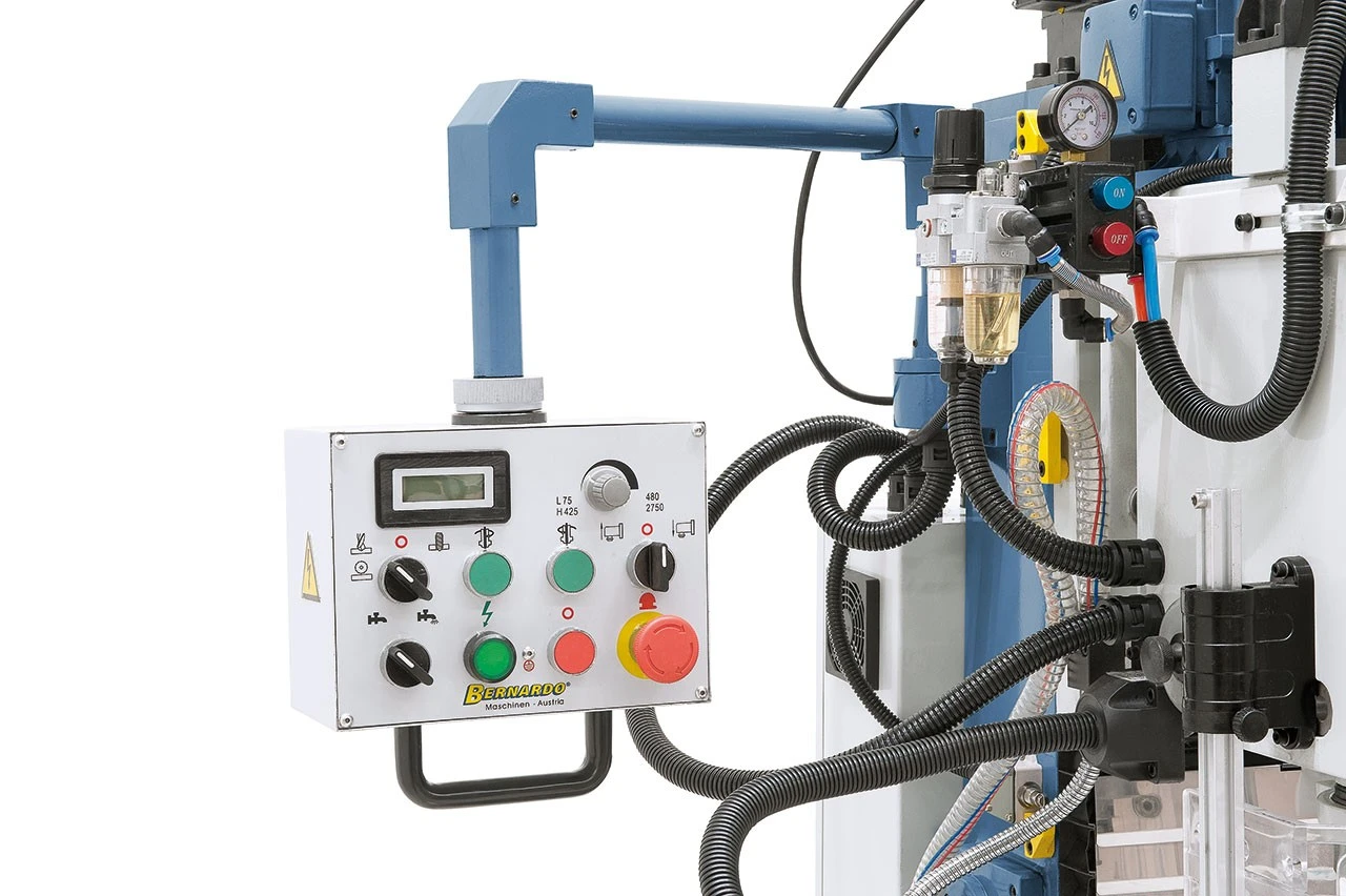 Bernardo Boor- & Freesmachine FM 55 HTC Vario met 3-assige digitale uitlezing