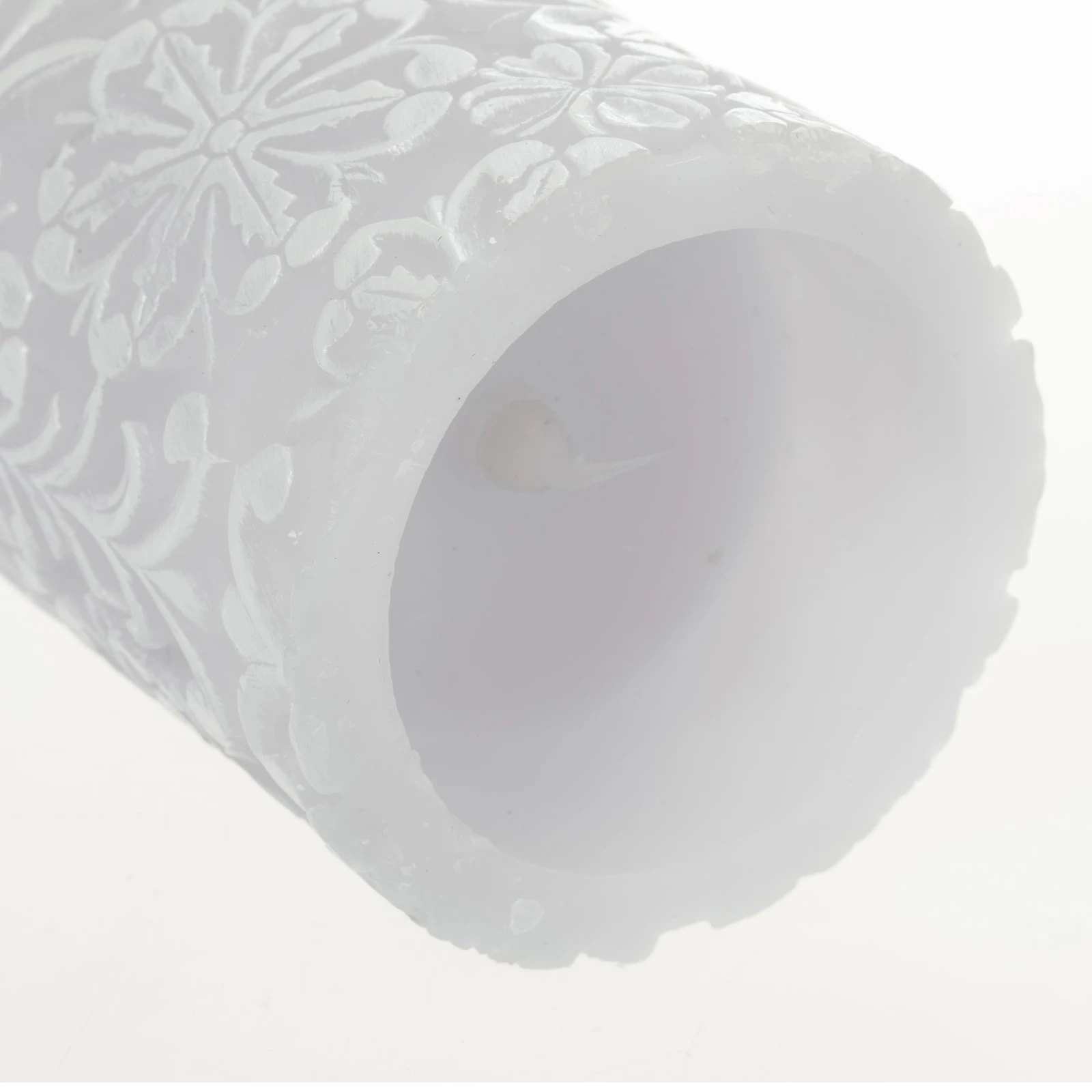 Pauleen Little Lilac Candle purple ornament.