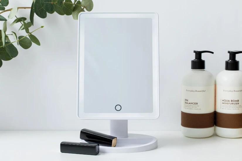 Pauleen Spiegellamp USB white matt plastic.