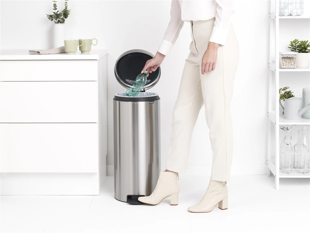 Brabantia Pedaalemmer Newicon 30L - matt steel (Fingerprint Proof))