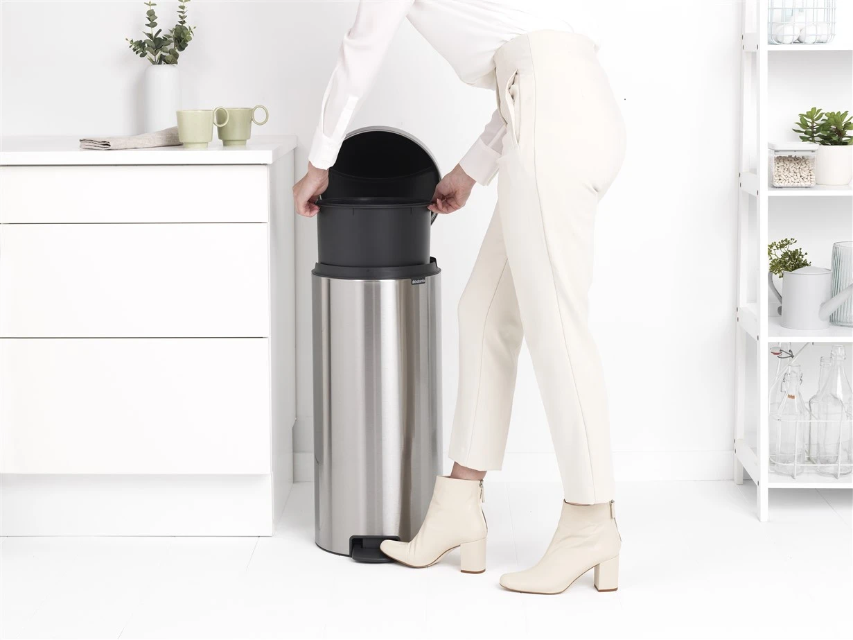 Brabantia Pedaalemmer Newicon 30L - matt steel (Fingerprint Proof))