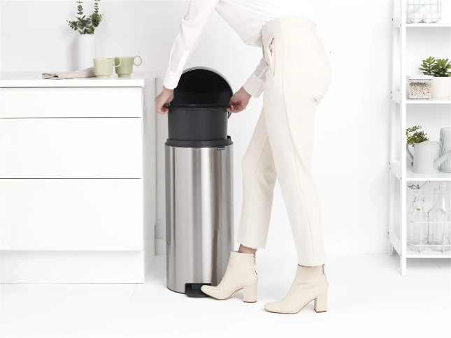 Brabantia Pedaalemmer Newicon 30L - matt steel (Fingerprint Proof))