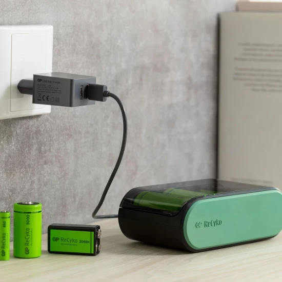 GP USB batterijlader ReCyko 4x AA 2100 mAh (universal charger)