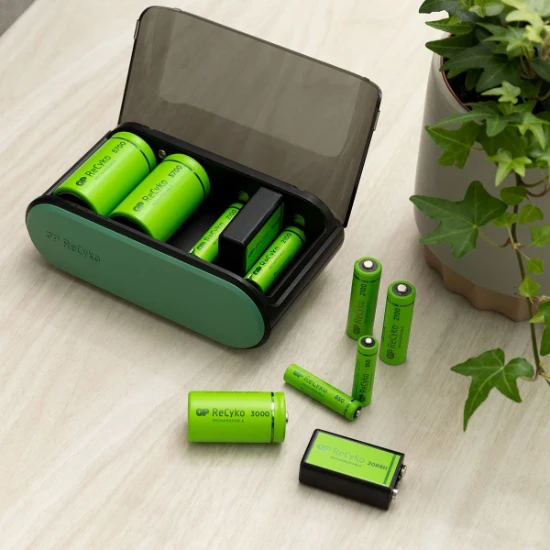 GP USB batterijlader ReCyko 4x AA 2100 mAh (universal charger)