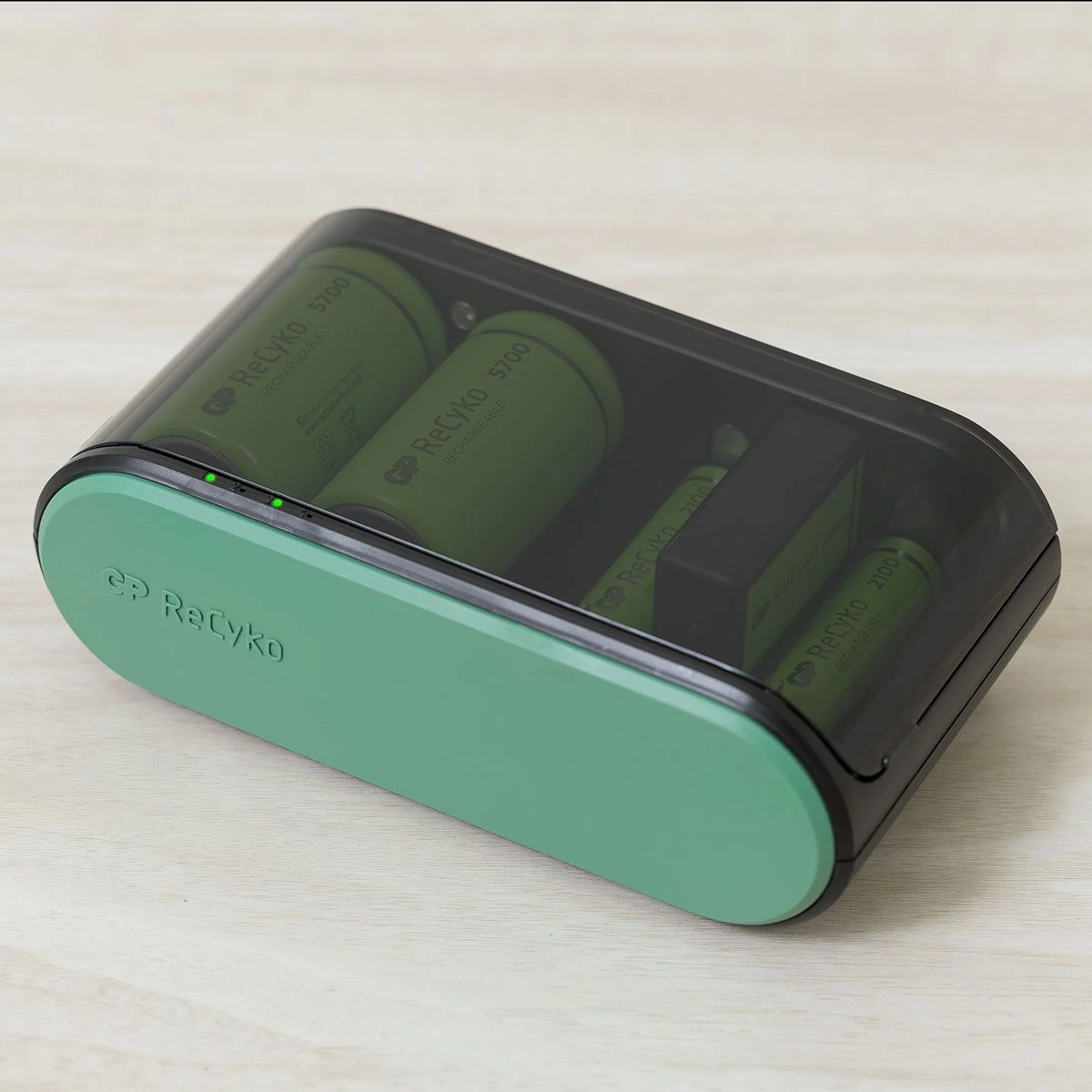 GP USB batterijlader ReCyko 4x AA 2100 mAh (universal charger)