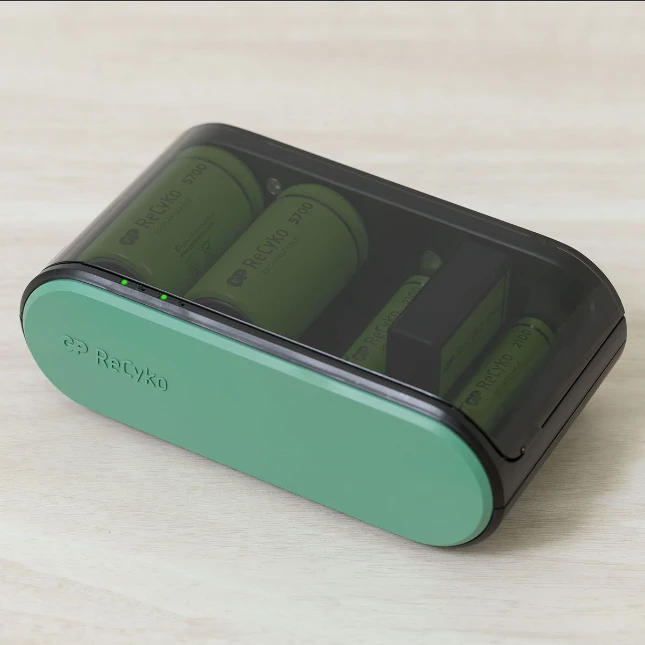 GP USB batterijlader ReCyko 4x AA 2100 mAh (universal charger)