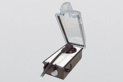 Wandcontactdoos 9015 INTER BÄ BUITEN WCD VERGRENDELBAAR HAAKSE STEKKER I9015-002.01