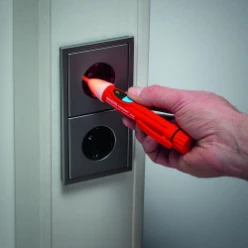 Indicator voor draaiveldrichting Elektrische test- en meetinstrument BENNING BENNING TRITEST EASY CONTACTLOZE FASE-/DRAAIVELDTESTER 44020051